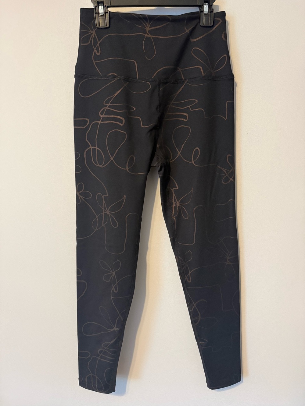 Beyond Yoga Black Leggings with Scribble Print